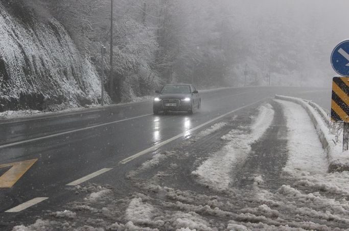 Şiddetli fırtına ve sağanak yağış yurt genelinde hayatı zorlaştırdı!