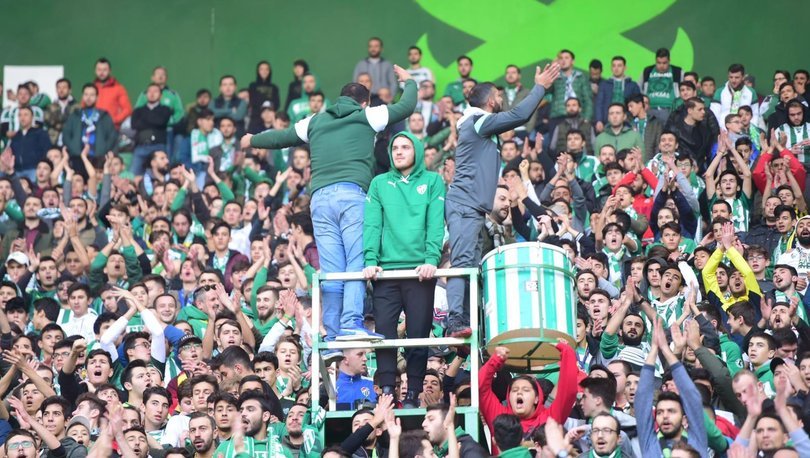Bursasporlu Ertuğrul maçı tribünden takip etti Bursasporlu Ertuğrul maçı tribünden takip etti