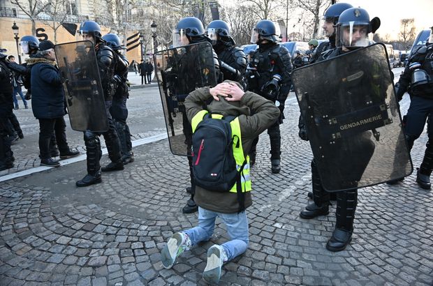 Fransa'da müdahale başladı: 700 kişi gözaltına alındı!