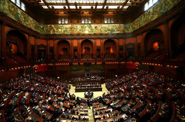 İtalya'yı karıştıran olay: Parlamentoda cinsel ilişki skandalı!