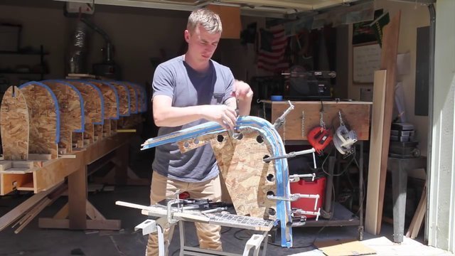 ABD'li adam evinin garajında kano yaptı