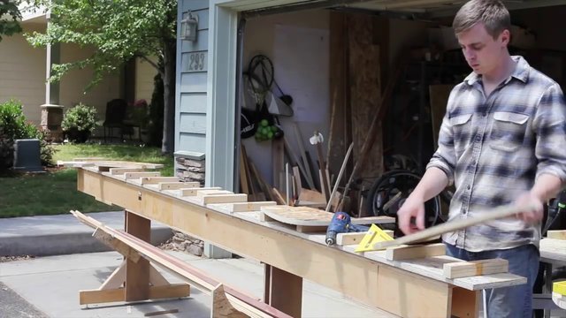 ABD'li adam evinin garajında kano yaptı