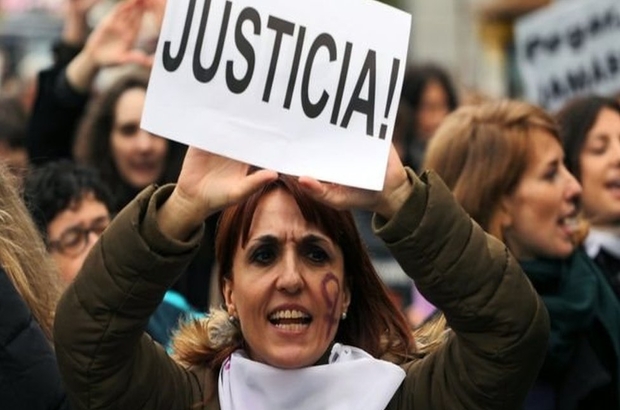 İspanya'da rızasız cinsel ilişki tecavüz kapsamına alınabilir