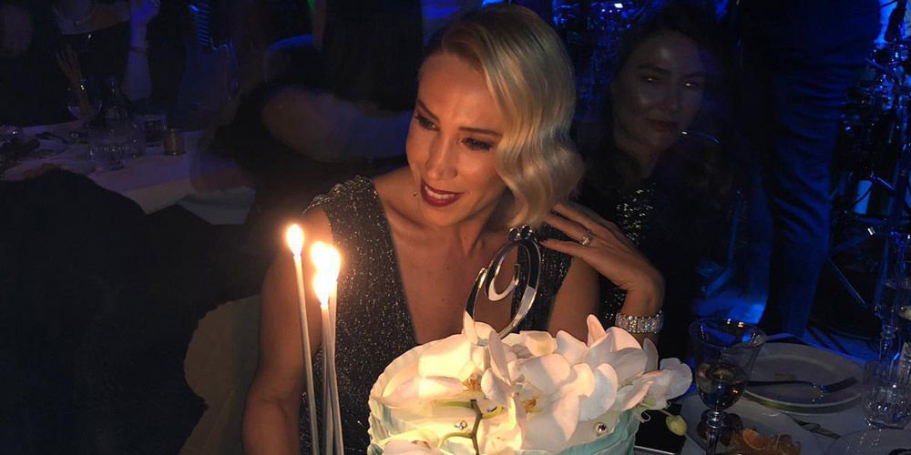 Yakın'a sürpriz doğum günü...