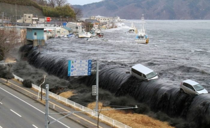 Son Dakika Endonezya Da Tsunami 222 Olu 843 Yarali Dunya Haberleri