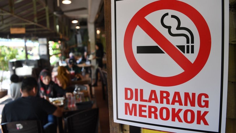 malezya da restoran ve kafelerde sigara