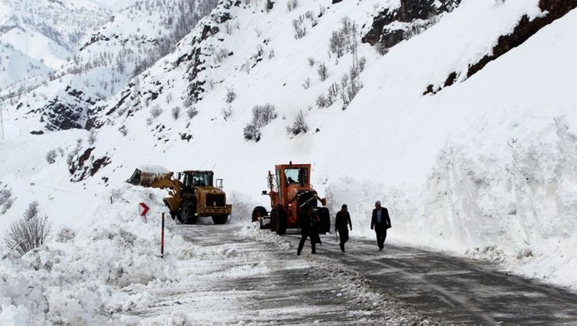 Hakkari Sirnak Yolu Cig Dusmesi Sonucu Kapandi Gundem Haberleri