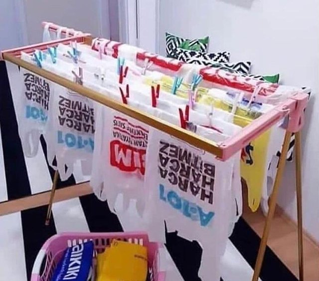 Naylon poşet uygulamsı sosyal medyada! Caps konusu oldu