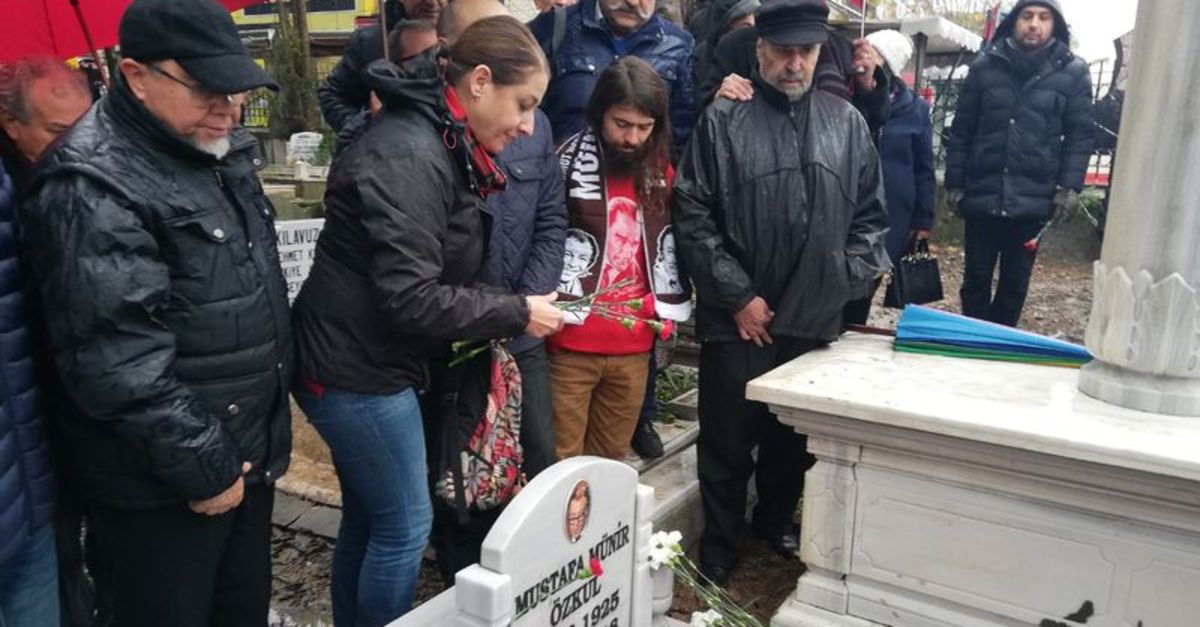 Münir Özkul mezarı başında anıldı