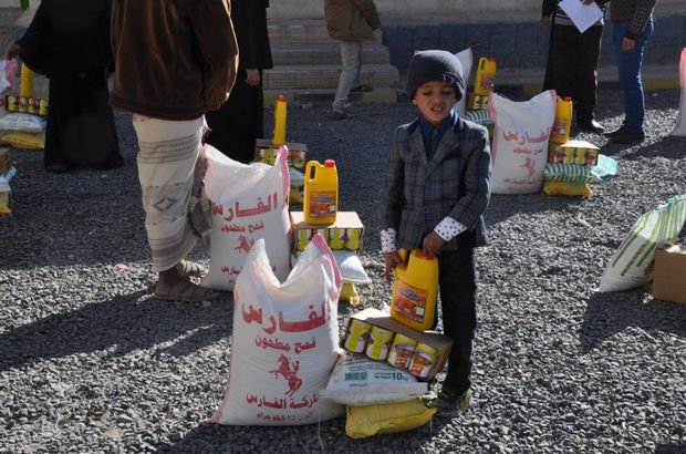 Yemenli özel çocuklara gıda paketi