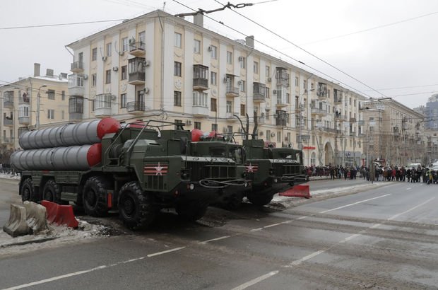 Rusyanın yakın tarihindeki en büyük askeri tatbikatında S-300 ve S-400lü gövde gösterisi Rusyanın yakın tarihindeki en büyük askeri tatbikatında S-300 ve S-400lü gövde gösterisi