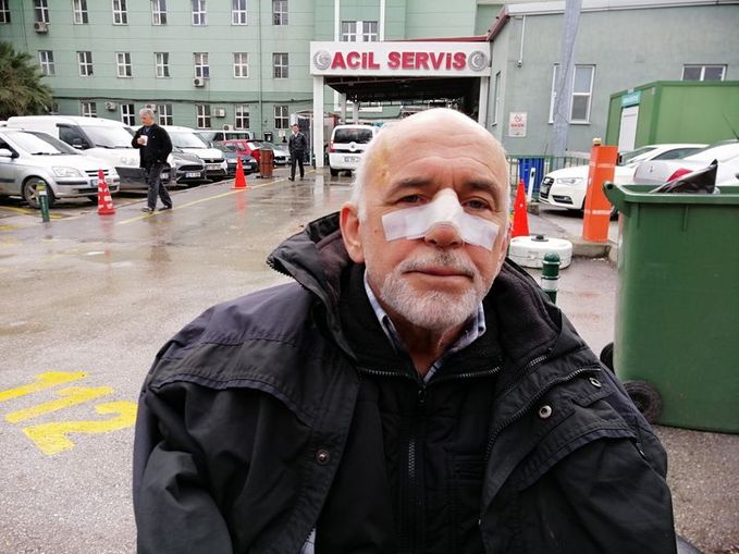 Düğmeye basmadılar diye tartıştığı yolcuları darp etti