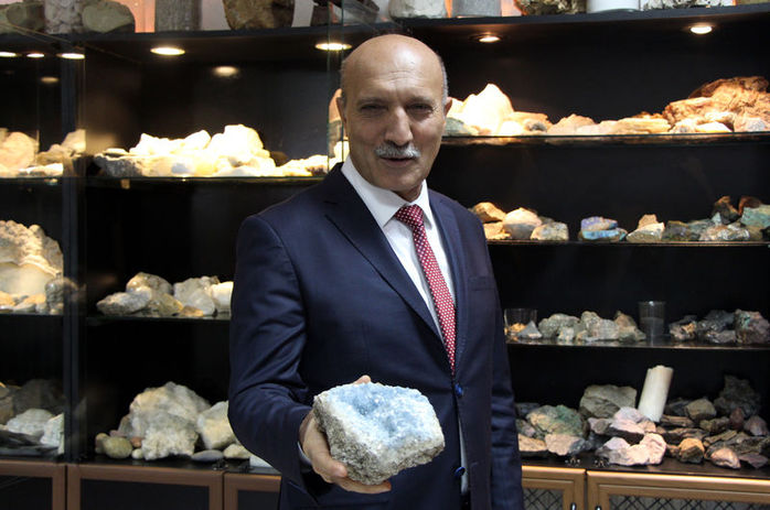 Elazığlı mühendis 30 yıldır maden cevherleri biriktiriyor