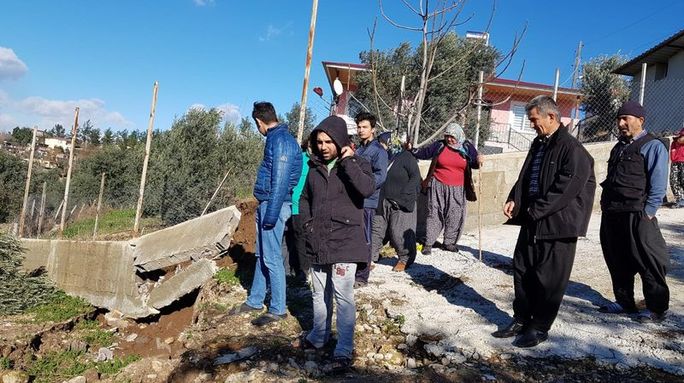 Heyelan tehdidi altındaki mahalleli çaresiz