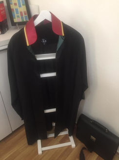 Çok sayıda kişiyi dolandırdığı iddia edilen eşini de 'avukatım' diye kandırmış