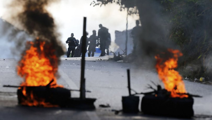 Venezuela'da askeri ayaklanma girişiminin ardından sokaklar da karıştı