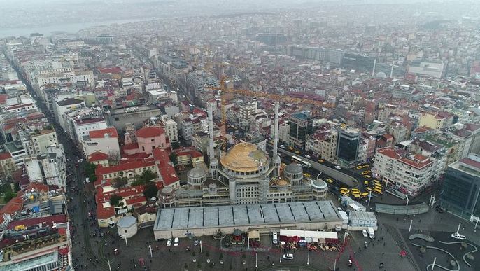 Çalışmalar süren Taksim Camiinde alem yerleştirildi 81