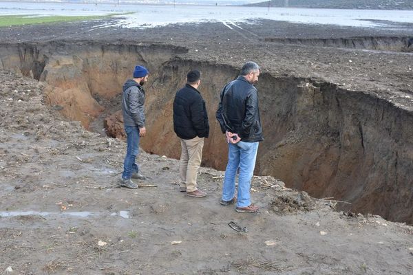 Arazide sular çekildi, yeni düdenler ortaya çıktı