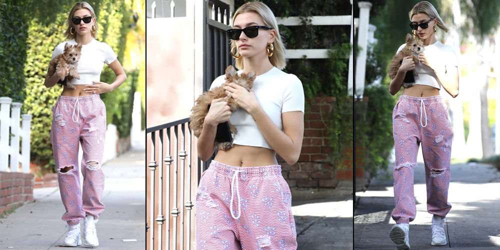 Köpeğiyle yürüyüşte...