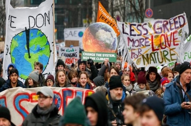 Küresel ısınmaya karşı Avrupa'da öğrenciler sokağa çıktı