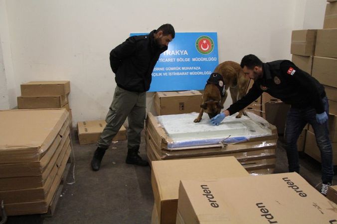 Kapıkule Sınır Kapısı'da TIR'a operasyon