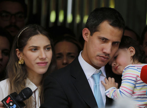 Juan Guaido, eşi Fabiana Rosales ve 20 aylık kızı Miranda.