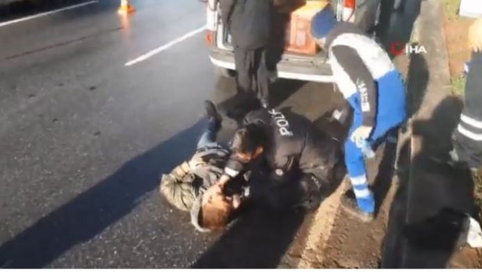 Genç kıza çarpan sürücü şoka girip bayıldı!