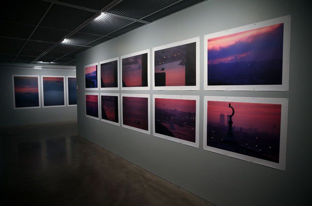 Orhan Pamuk'un 'Balkon Fotoğraflar' sergisi açıldı