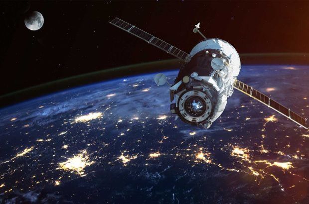 Suudi Arabistan ilk iletişim uydusunu uzaya gönderdi