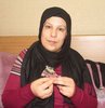 Elazığ’da 3 yıl ömür biçilen 1 çocuk annesi 38 yaşındaki Canan Varol, 5 yıl içerisinde 15 operasyon geçirerek yakalandığı 5 kanseri yendi ve 6’ncısı ile mücadele ediyor. Her yeni ilaçta yeni bir el işine başlayan Varol, kanserle yaşamayı öğrendiğini, hastalığını sevdiğini belirterek yüzünden gülücükleri eksik etmiyor