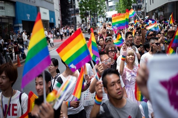 Japonya'da 13 eşcinsel çift evlenebilmek için Sevgililer Günü'nde mahkemeye başvurdu