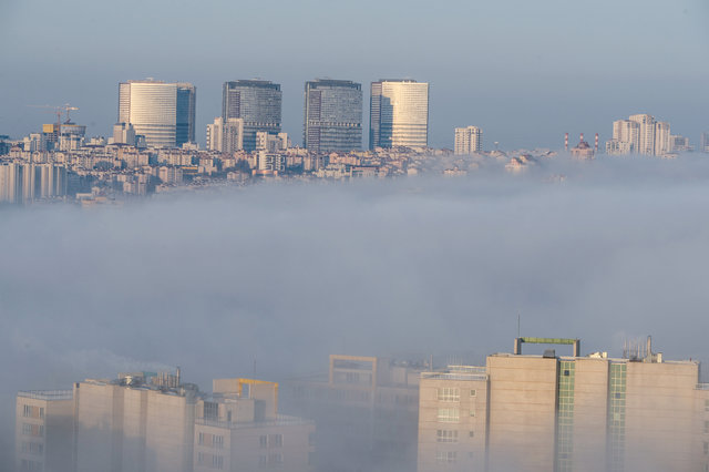 Megakent'te büyüleyen sis manzaraları