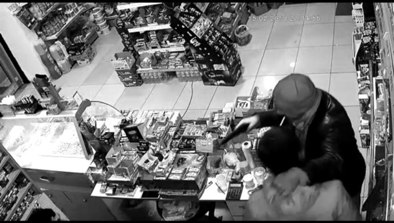 Silahla market soygunu kameralara yansıdı