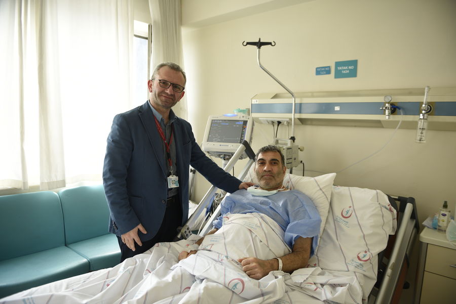 Op. Dr. Gültekin Hoş ve Serdal Taşkaya (Şişli Etfal’in ilk karaciğer nakli hastası)