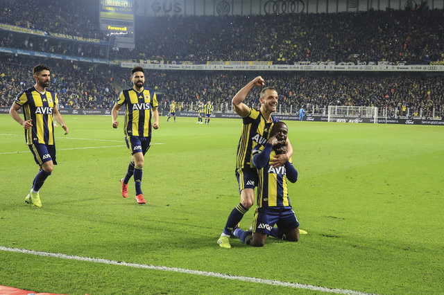 Fenerbahçeli futbolculardan Tolgay'a: Sıra sende!