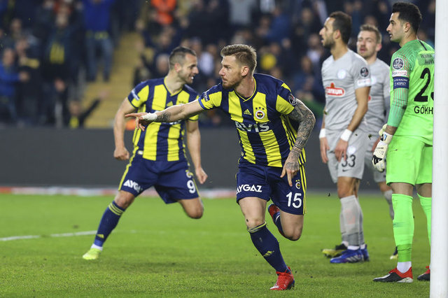 Fenerbahçeli futbolculardan Tolgay'a: Sıra sende!