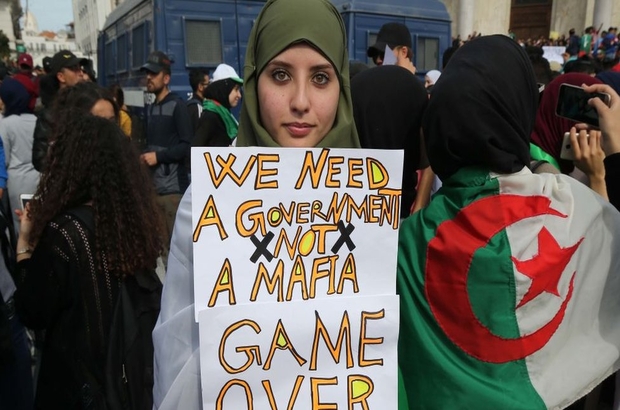 Cezayir protestoları: Rejim ve halk 'tehlikeli bir yol ayrımında'