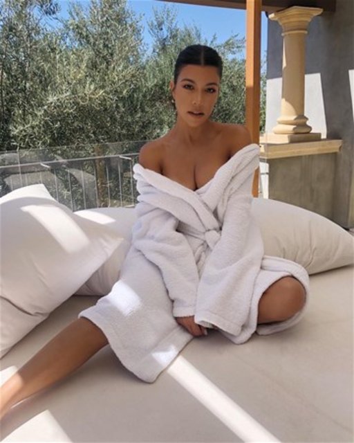 Kourtney Kardashian'dan olay poz - Magazin haberleri