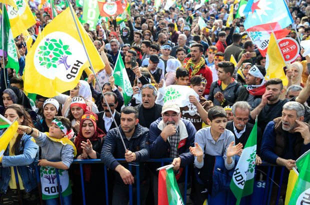 HDP'nin nevruz kutlamasında terör örgütü PKK sloganları atıldı