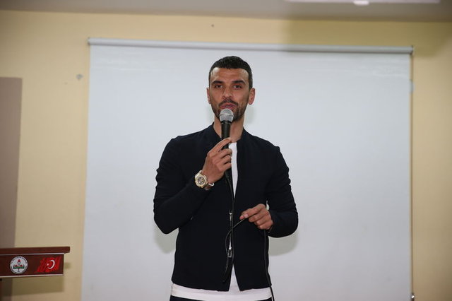 Kenan Sofuoğlu'na büyük şok! - Magazin haberleri