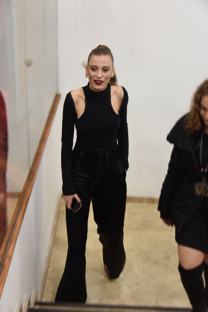 Serenay Sarıkaya sevgilisi Kerem Bürsin ile ilgili iddialara yanıt vermedi - Magazin haberleri