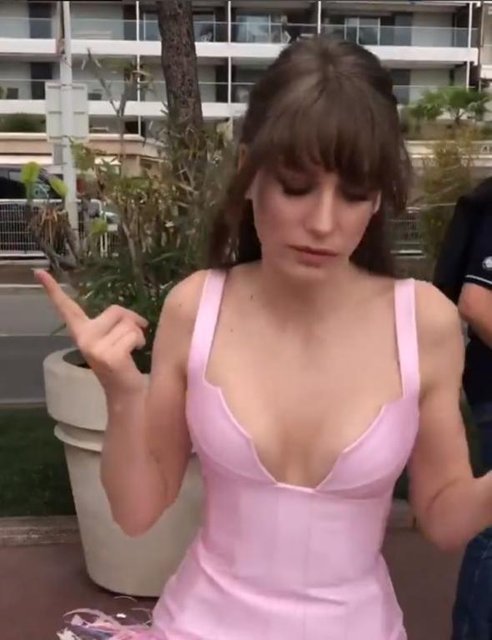 Serenay Sarıkaya sevgilisi Kerem Bürsin ile ilgili iddialara yanıt vermedi - Magazin haberleri