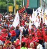Venezuela’da iktidar yanlısı halk, Devlet Başkanı Nicolas Maduro’ya destek için yürüdü. Gösterilerde konuşma yapan Kurucu Meclis Başkanı Diosdado Cabello: "Yabancılara Venezuela’ya askeri müdahale çağrısı yapanlar ülkenin düşmanı olarak muamele görecek" dedi
