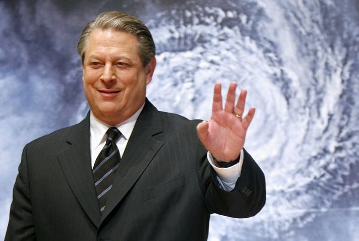 Al Gore'un &quot;Uygunsuz Gerçek&quot; belgeseli, en iyi şarkıyla birlikte iki Oscar ödülü aldı.