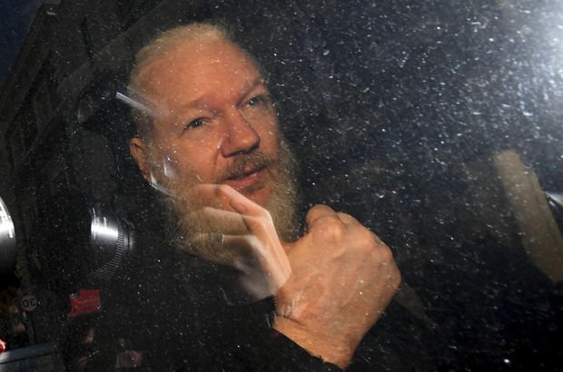 Assange 'dışkı' yüzünden teslim edilmiş!