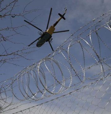 Yunan Komutanının helikopterine taciz iddiası asılsız çıktı