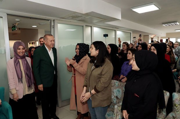 Cumhurbaşkanı Erdoğan TÜRGEV yurdunu ziyaret etti