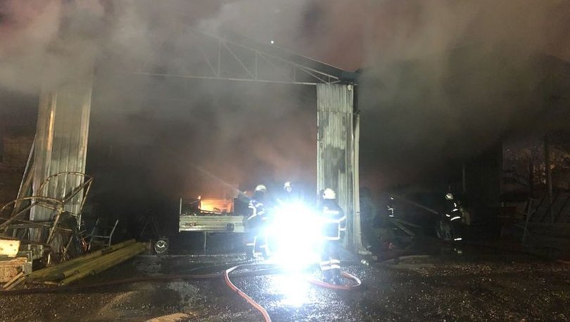 Kocaeli’de belediyeye ait depo alev alev yandı