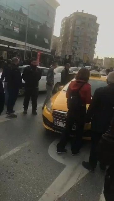 Orhan Gencebay'ın oğlu Gökhan Gencebay'a bıçaklı saldırı - Magazin haberleri