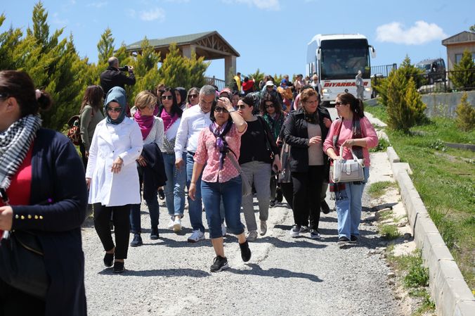 Botan Vadisi manzaralı Rasıl Hacar'a turist akını